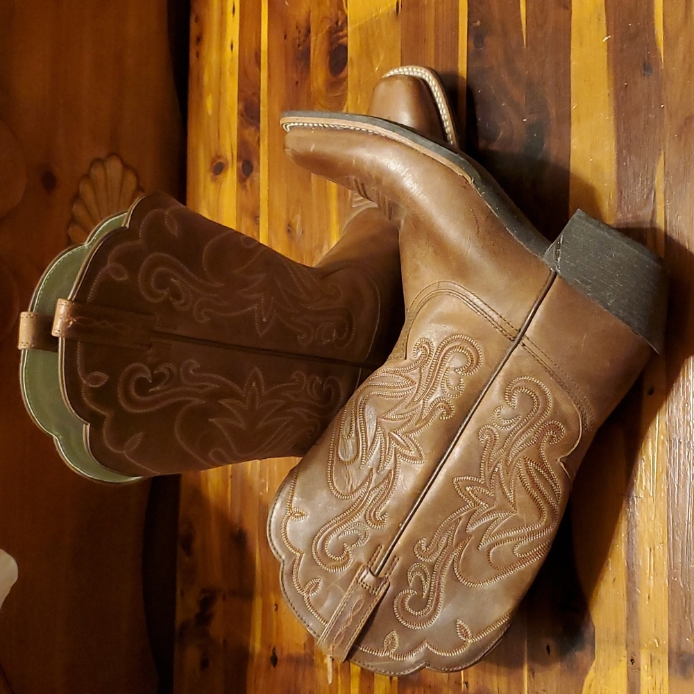 Ariat cowboy boots Size 9 Brown/tan